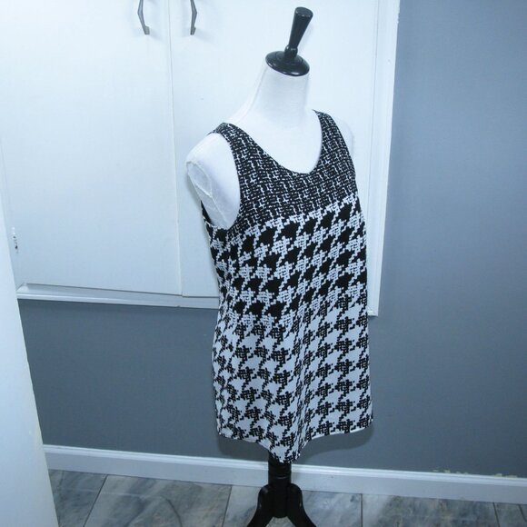 Cabi Black/White Zip Back Sleeveless Blouse Size Small - Picture 5 of 6